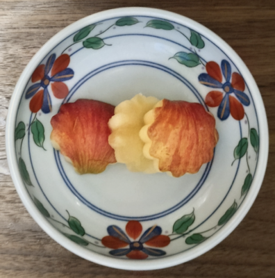 ぬか床に甘みをつけるために入れたリンゴの芯